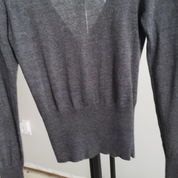 Long sleeve Gray buttoned down sweater - Picture 6 of 10